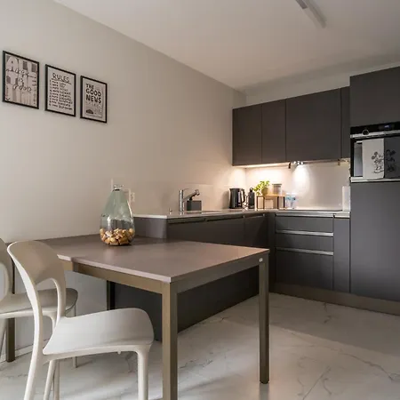 Apartment Center - Free Parking, Netflix And Wi-fi *