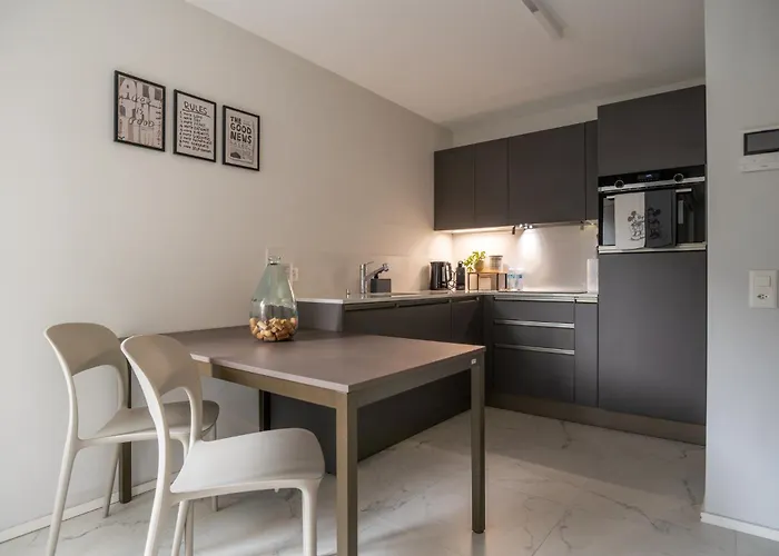 Apartment Center - Free Parking, Netflix And Wi-fi *