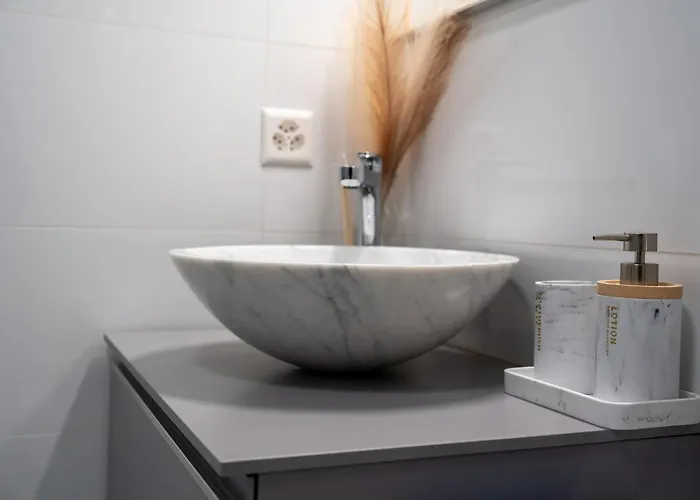 Apartment Center - Free Parking, Netflix And Wi-fi *